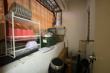 Iris Apartment, Taman Saujana Utama