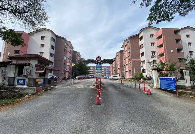 Iris Apartment, Taman Saujana Utama