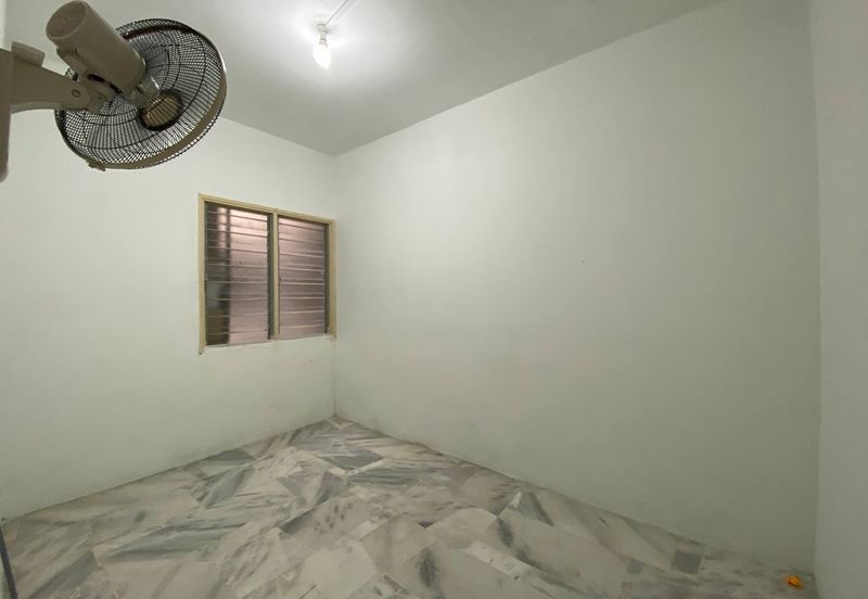 Iris Apartment, Taman Saujana Utama