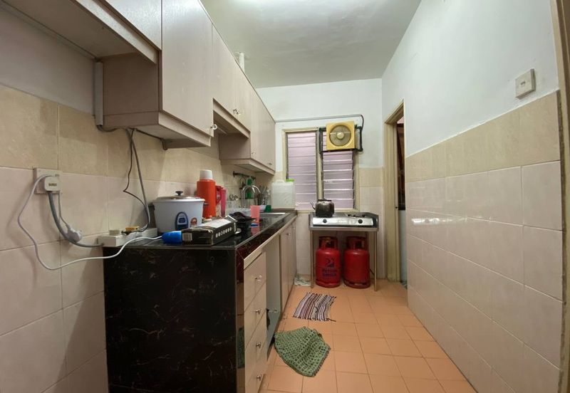 Iris Apartment, Taman Saujana Utama