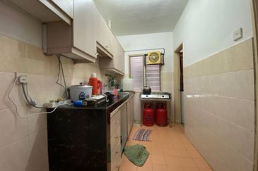 Iris Apartment, Taman Saujana Utama