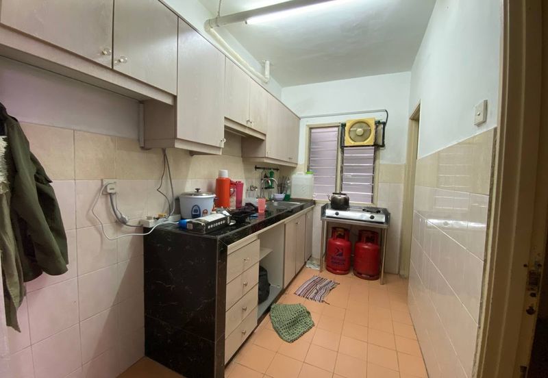 Iris Apartment, Taman Saujana Utama