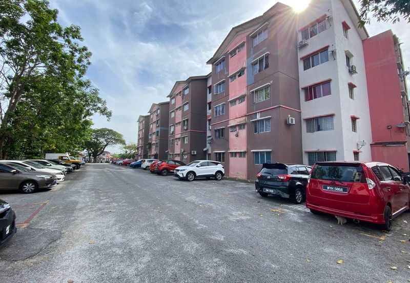 Iris Apartment, Taman Saujana Utama