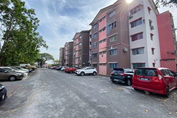 Iris Apartment, Taman Saujana Utama