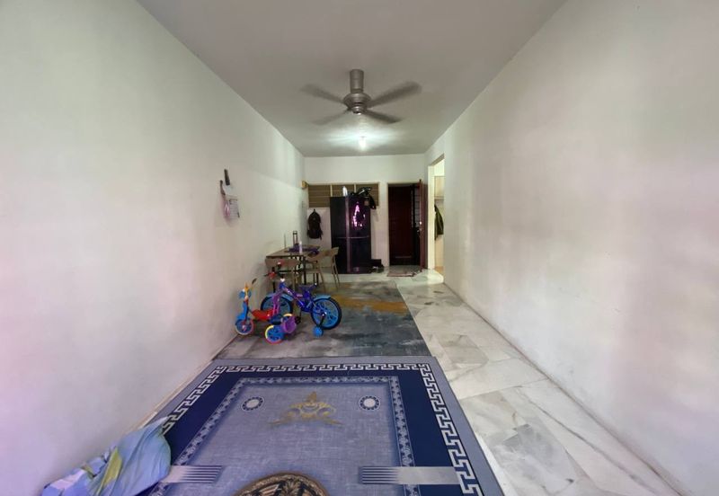 Iris Apartment, Taman Saujana Utama