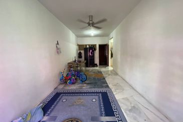 Iris Apartment, Taman Saujana Utama