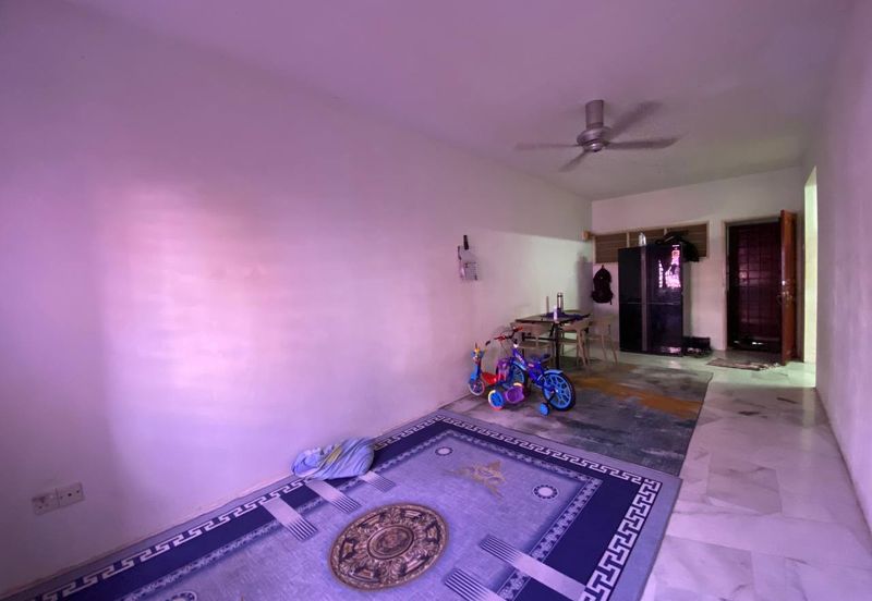 Iris Apartment, Taman Saujana Utama