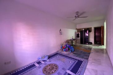 Iris Apartment, Taman Saujana Utama