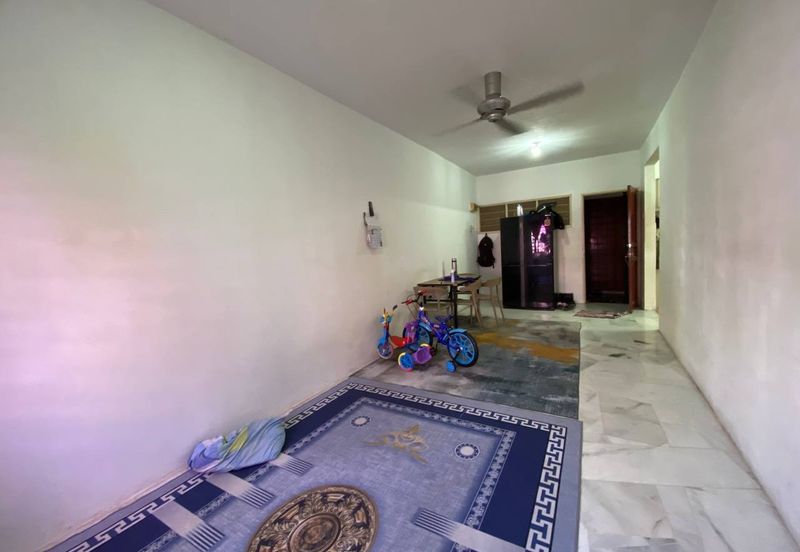 Iris Apartment, Taman Saujana Utama