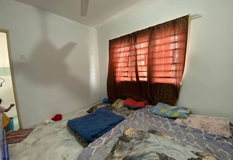 Iris Apartment, Taman Saujana Utama