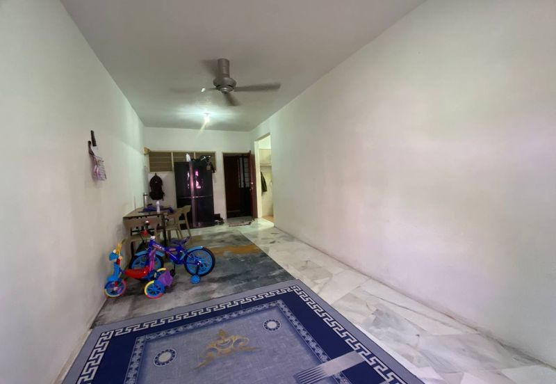 Iris Apartment, Taman Saujana Utama