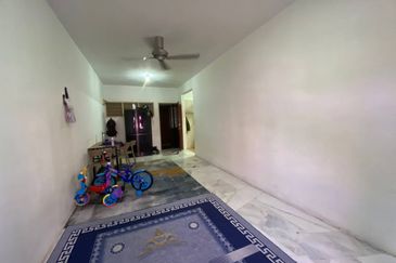 Iris Apartment, Taman Saujana Utama