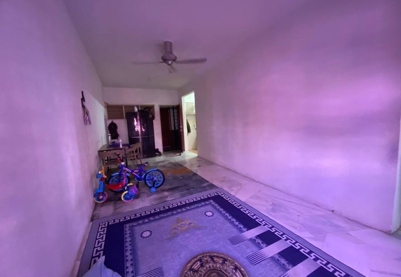 Iris Apartment, Taman Saujana Utama