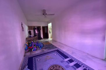 Iris Apartment, Taman Saujana Utama