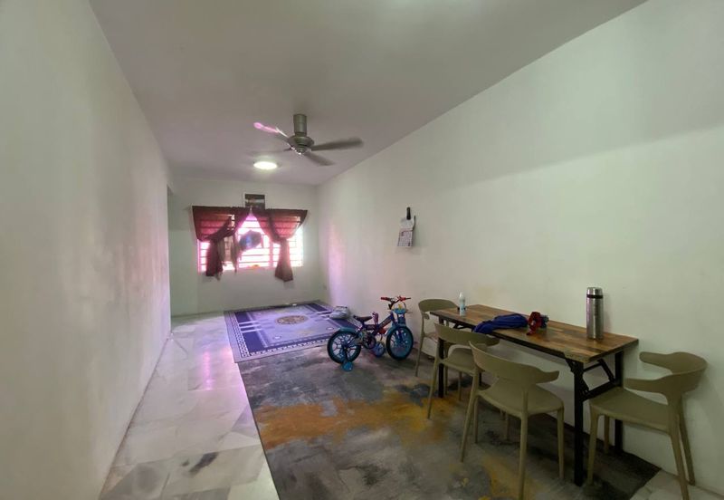 Iris Apartment, Taman Saujana Utama