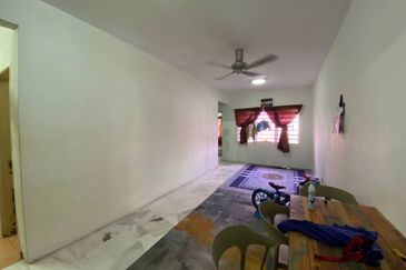 Iris Apartment, Taman Saujana Utama