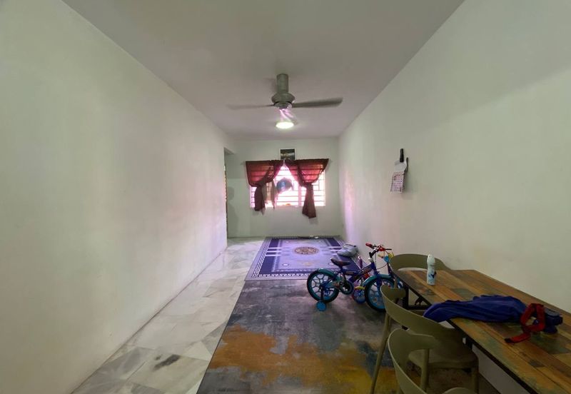 Iris Apartment, Taman Saujana Utama