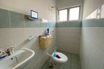 Iris Apartment, Taman Saujana Utama