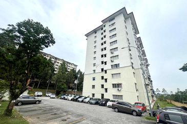 Pangsapuri Angsana, Bandar Mahkota Cheras