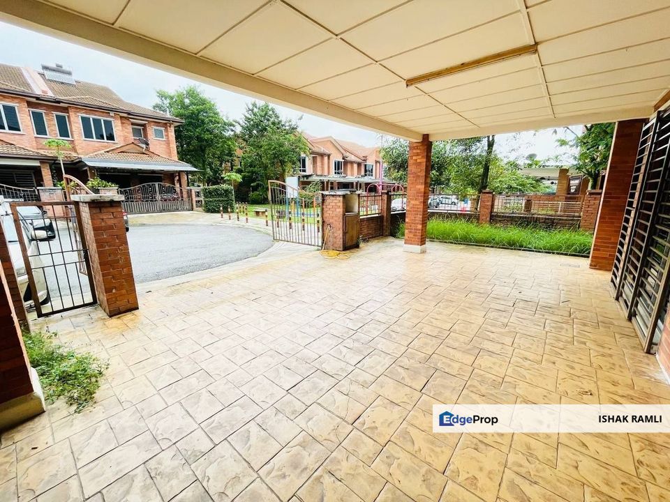 Alam Budiman, Seksyen U10, Shah Alam Double Storey Superlink House for sale End lot (40x70sqft), Selangor, Shah Alam