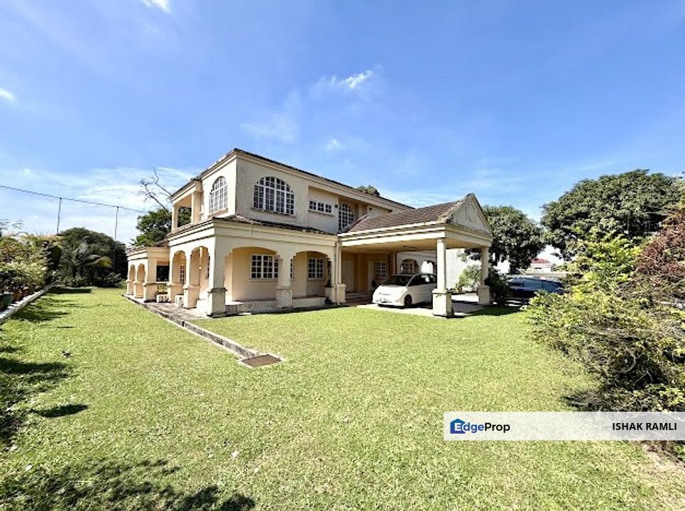 Seksyen 13 (KGSAAS), Shah Alam Double Storey Bungalow House for Sale Huge land area, Selangor, Shah Alam