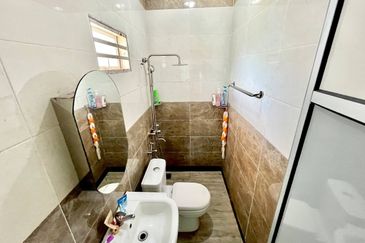 Desa Subang Permai, Seksyen U6, Shah Alam Single Storey Bungalow For Sale Renovated Cantik