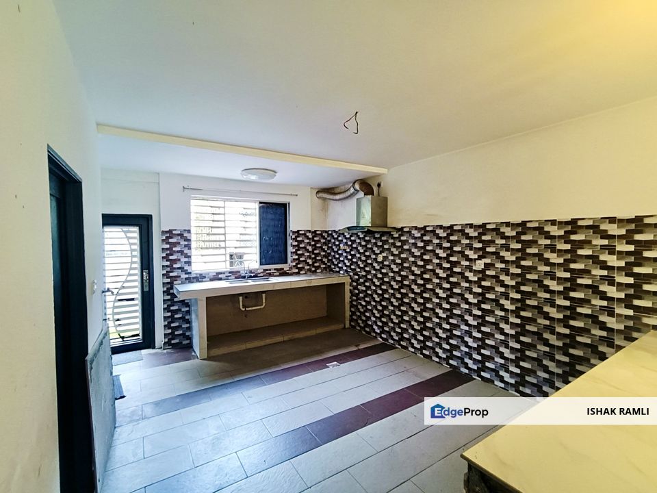 Bandar Tasik Puteri, Blok 2 Double Storey Terrace House For Sale Big land, Selangor, Rawang