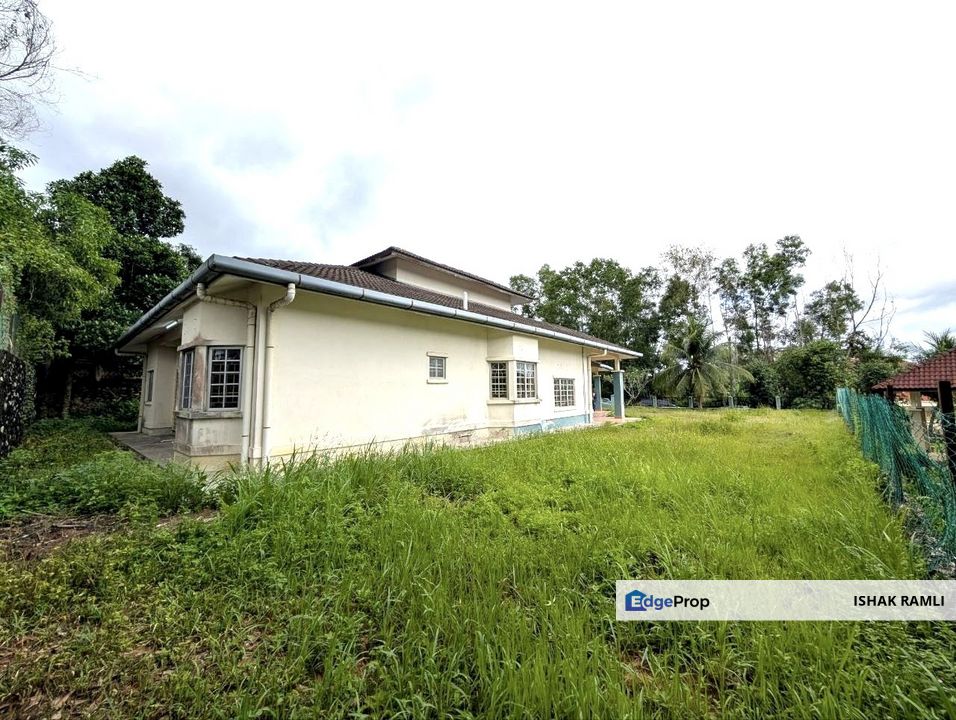 Lorong Mahkota Impian, Bandar Puncak Alam 1.5 Storey Bungalow House For Sale Huge Land Area, Selangor, Bandar Puncak Alam