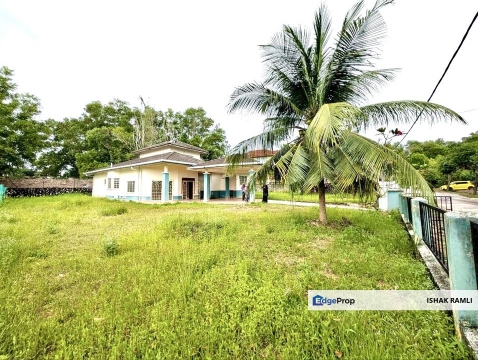 Lorong Mahkota Impian, Bandar Puncak Alam 1.5 Storey Bungalow House For Sale Huge Land Area, Selangor, Bandar Puncak Alam