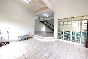 Lorong Mahkota Impian 2/36