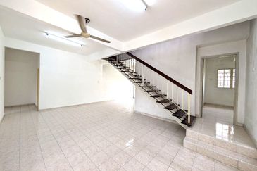 Lorong Mahkota Impian 2/36