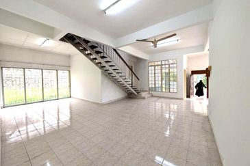Lorong Mahkota Impian 2/36