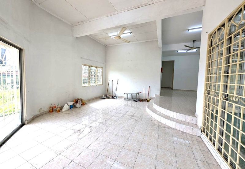 Lorong Mahkota Impian 2/36