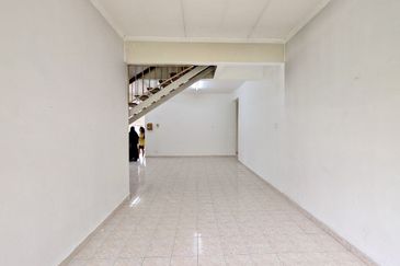 Lorong Mahkota Impian 2/36