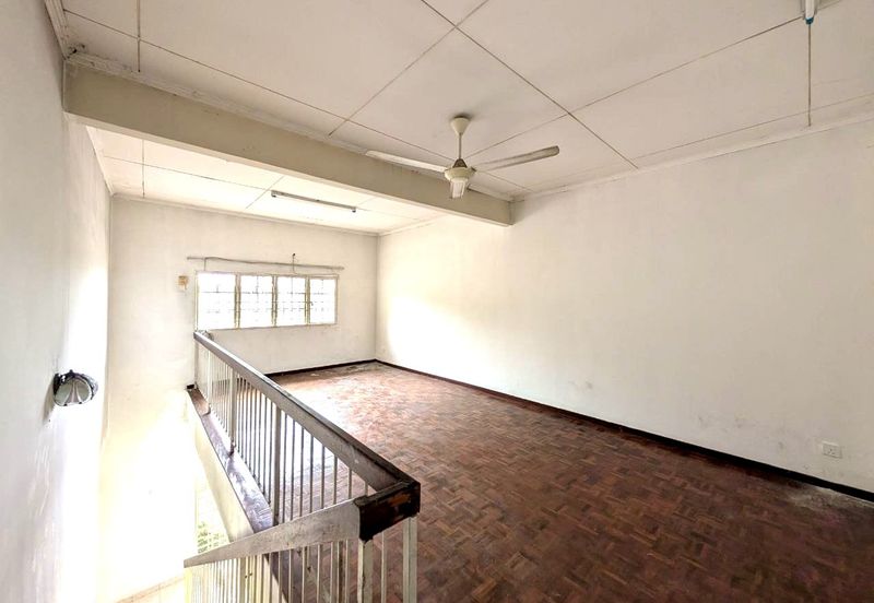 Lorong Mahkota Impian 2/36