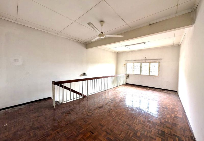 Lorong Mahkota Impian 2/36