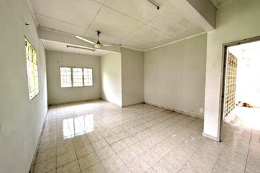 Lorong Mahkota Impian 2/36