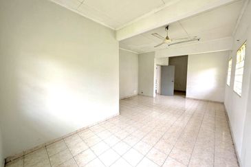 Lorong Mahkota Impian 2/36