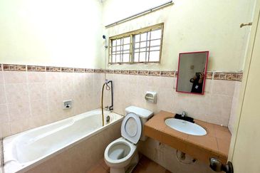 Lorong Mahkota Impian 2/36