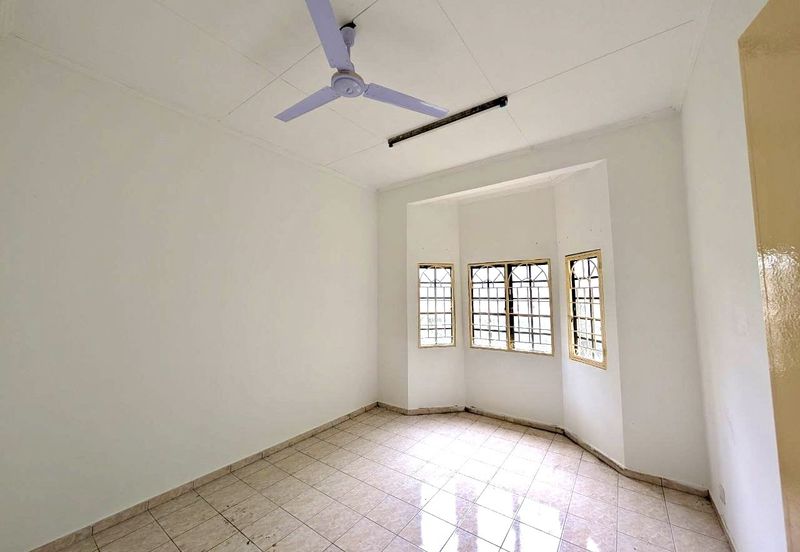 Lorong Mahkota Impian 2/36