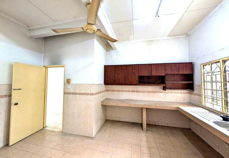 Lorong Mahkota Impian 2/36