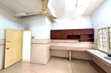 Lorong Mahkota Impian 2/36