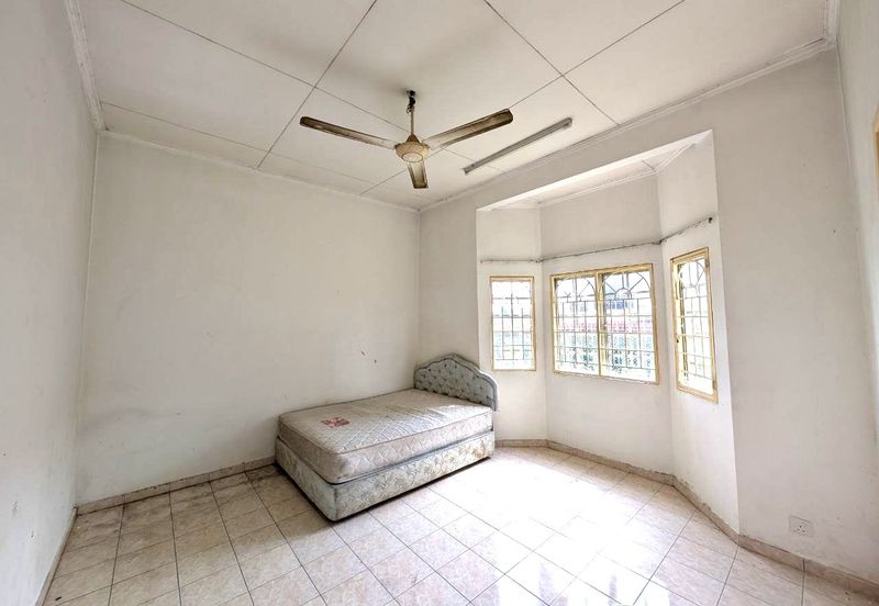 Lorong Mahkota Impian 2/36