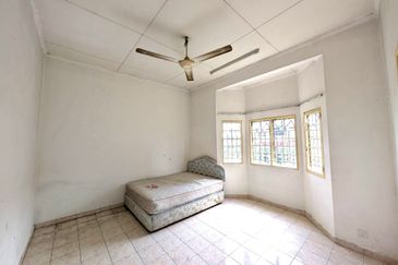 Lorong Mahkota Impian 2/36