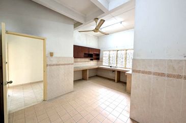 Lorong Mahkota Impian 2/36