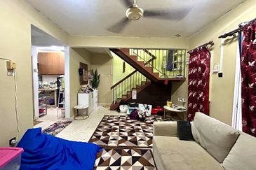 Jalan Semarak, Bukit Beruntung