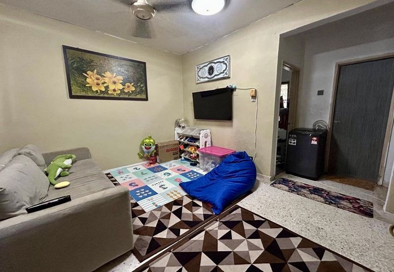 Jalan Semarak, Bukit Beruntung