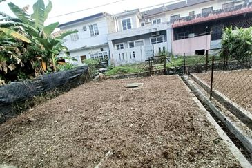 Jalan Semarak, Bukit Beruntung