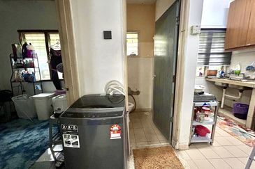 Jalan Semarak, Bukit Beruntung