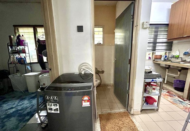 Jalan Semarak, Bukit Beruntung